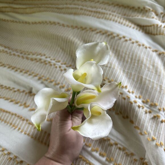 Lot Of 5 White Mini Calla Lily Pick Wedding Flower Bloom His & Hers Wedding - Picture 2 of 3